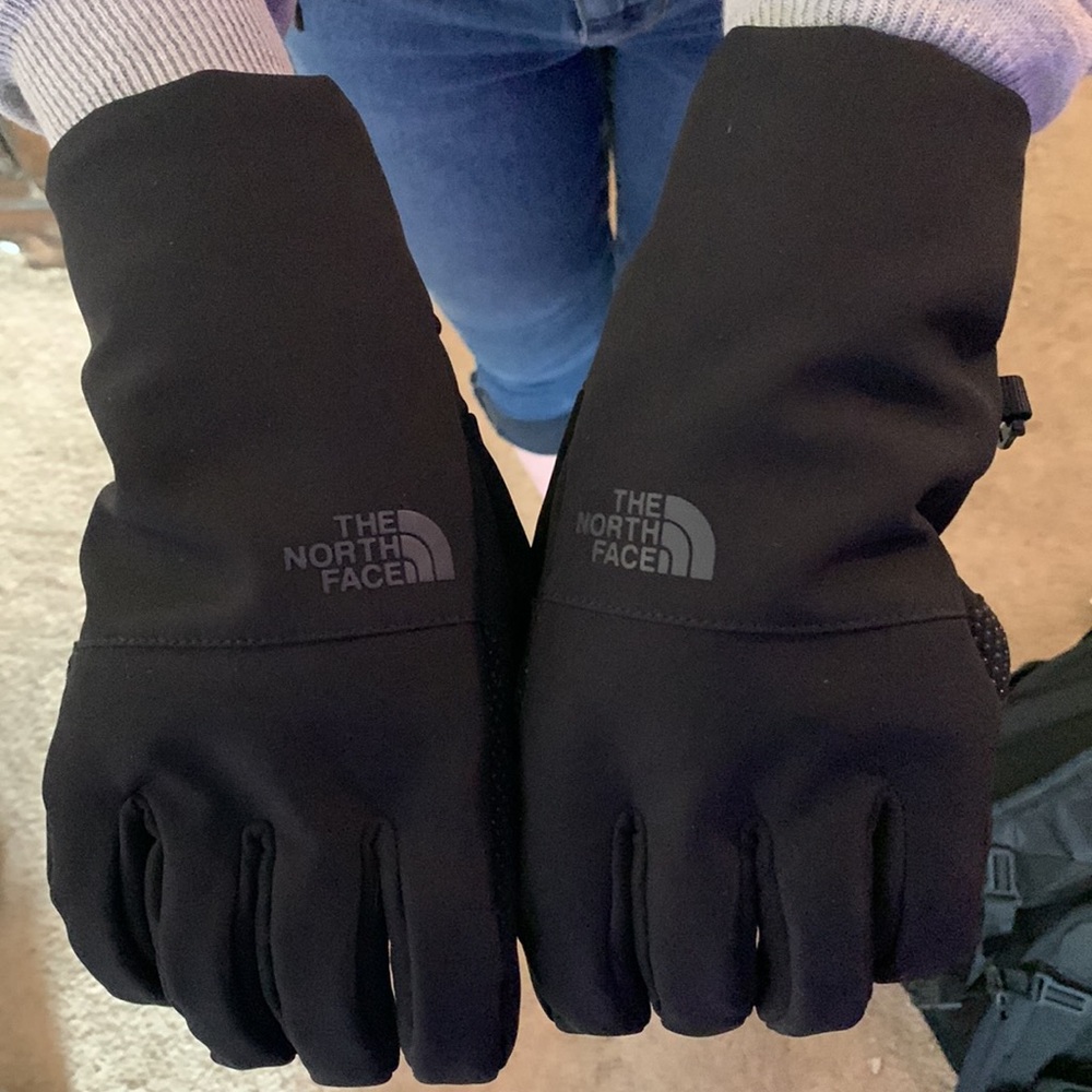 Selling north face gloves size medium. Paid 120$ for them plus tax.